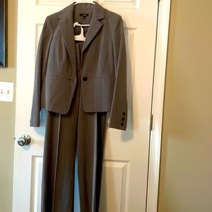 Gray Pine Stripe Rafaella Pant Suit Size 8